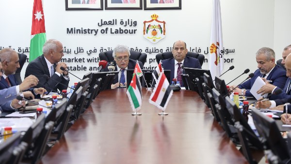 وزير العمل يناقش مع نظيره الأردني آليات تنظيم سوق العمل بين الدولتين