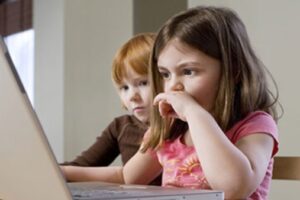 القومي لحقوق الإنسان يؤكد أهمية حماية الأطفال رقميًا دون المساس بحقوقهم