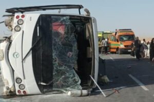 حافلة حادث طريق السويس تعود لمدرسة دولية بالشروق والوزارة تتابع أوضاع الطلاب المصابين