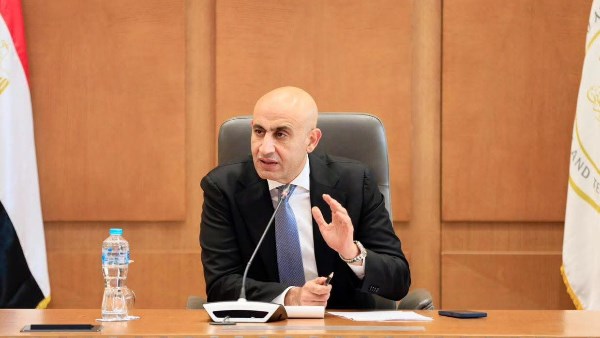 تحذيرات صارمة للطلاب المخالفين لقرار منع استخدام الهواتف المحمولة في المدارس مع فرض عقوبات مشددة