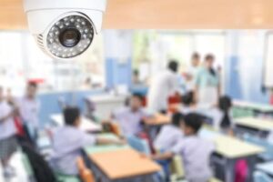 خبير تربوي يدعو لتركيب كاميرات مراقبة في جميع مدارس مصر لمواجهة المخالفات