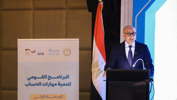 وزير التعليم يؤكد: اتقانا لمهارات اللغة العربية والرياضيات يعزز التفكير والاكتشاف لدى الطلاب