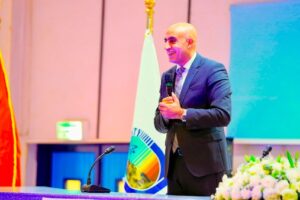وزير التعليم يكشف عن خطط جديدة لزيادة حضور الطلاب ومعالجة نقص المعلمين وكثافة الفصول