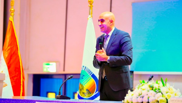 وزير التعليم يكشف عن خطط جديدة لزيادة حضور الطلاب ومعالجة نقص المعلمين وكثافة الفصول