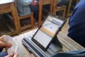 أجهزة تابلت جديدة لطلاب أولى ثانوي تتوجه إلى المديريات التعليمية تمهيداً لتوزيعها في المدارس قريباً