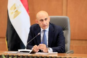 إصدار توجيهات تحظر حيازة الطلاب للآلات الحادة في المدارس الثانوية