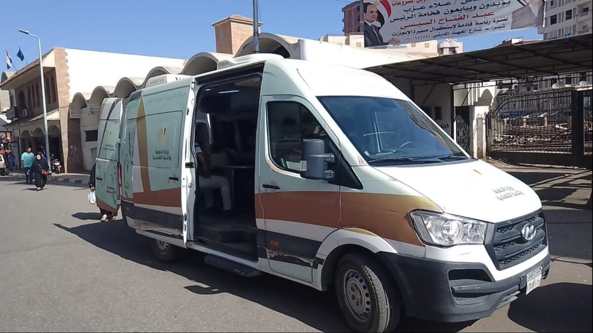 استغاثة شاب من البحيرة لنقل والدته إلى القاهرة للعلاج وسط ظروف صعبة