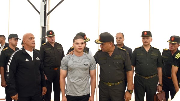 وزير الدفاع يزور الأكاديمية العسكرية المصرية ويشرف على اختبارات القبول بالكلية العسكرية عبر فيديو وصور
