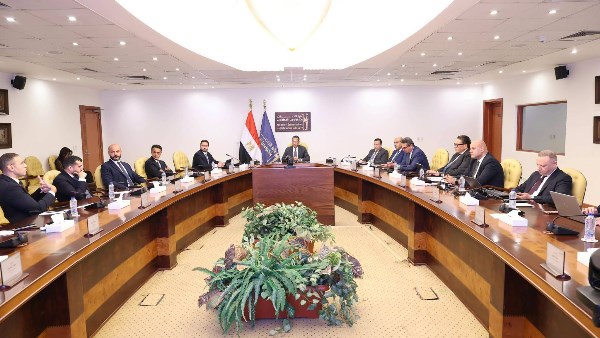 وزير الاتصالات يناقش الخطط التنفيذية لإنشاء مركز كيميت للبيانات مع مجموعة إنترو القابضة