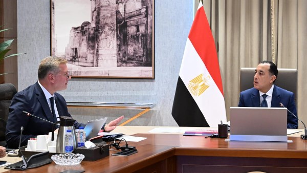رئيس الوزراء يناقش مع وزير البترول تحديثات إمدادات الغاز واستعدادات ذروة الصيف