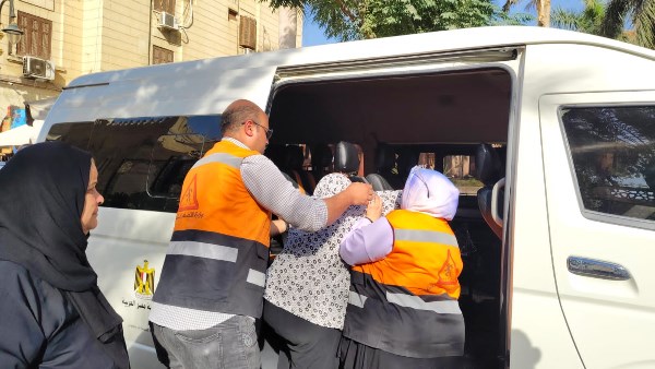 التدخل السريع ينقل مسنّة من الشارع إلى دار رعاية في منطقة الحسين حسب تقرير من التضامن