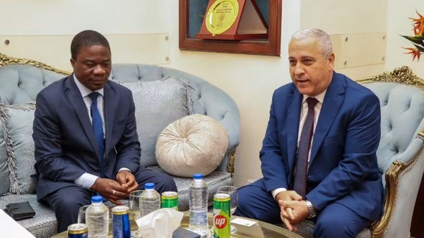 رئيس الوطنية للصحافة يجتمع بسفير كوت ديفوار في القاهرة لبحث تعزيز سبل التعاون