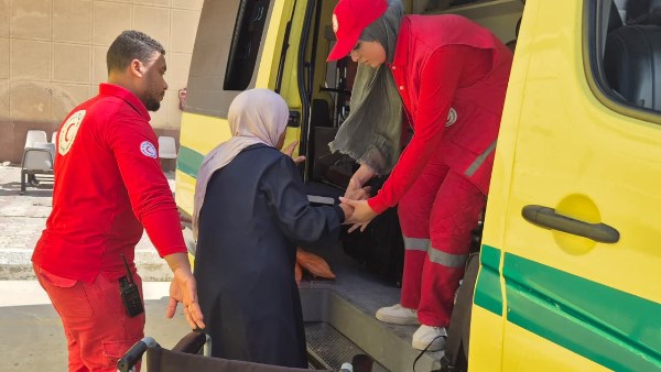الهلال الأحمر يسهم في نقل الدفعة 86 من الجرحى والمرضى الفلسطينيين