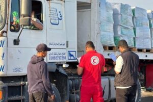 الهلال الأحمر يرسل قافلة «زاد العزة» 282 لمساعدة سكان غزة
