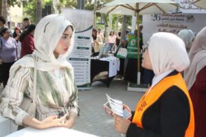 طلاب الجامعات يشاركون بشكل واسع في أنشطة بيوت التطوع لصندوق الإدمان