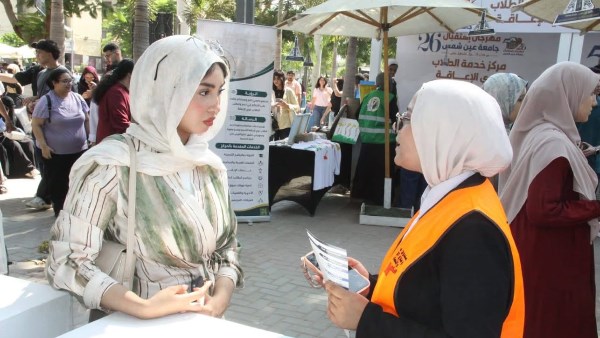 طلاب الجامعات يشاركون بشكل واسع في أنشطة بيوت التطوع لصندوق الإدمان