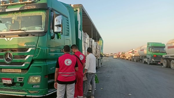 إطلاق الهلال الأحمر لقافلة زاد العزة 285 المتوجهة إلى غزة