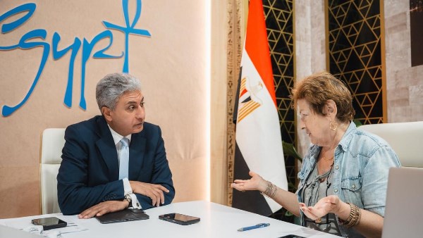 وزير السياحة والآثار يلتقي مع ممثلي الإعلام الفرنسي في زيارته لباريس