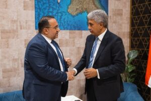 شريف فتحي يناقش مع وزير السياحة القبرصي تعزيز التعاون وزيادة الحركة السياحية إلى مصر