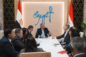 ارتفاع الإقبال على الرحلات النيلية ووزير السياحة يلتقي بممثلي شركات الطيران في فرنسا