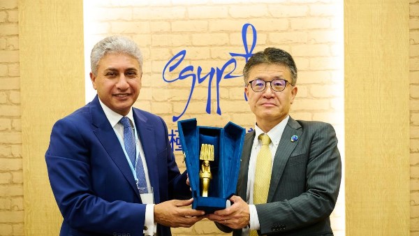 وزير السياحة يتناول مع رئيس وكالة السياحة اليابانية سبل تعزيز التعاون السياحي بين البلدين
