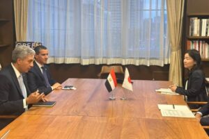 وزير السياحة والآثار يجتمع مع مفوض الشؤون الثقافية الياباني لتطوير أوجه التعاون المشتركة
