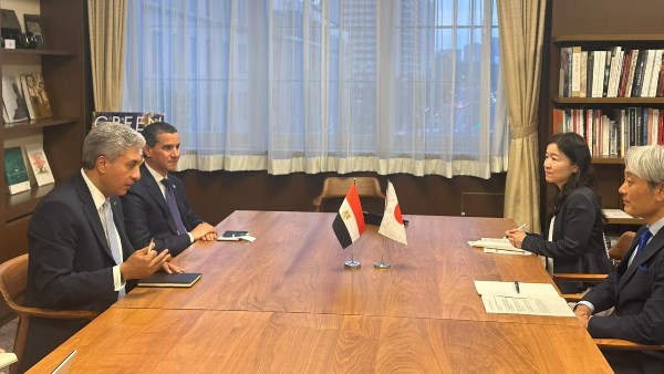 وزير السياحة والآثار يجتمع مع مفوض الشؤون الثقافية الياباني لتطوير أوجه التعاون المشتركة