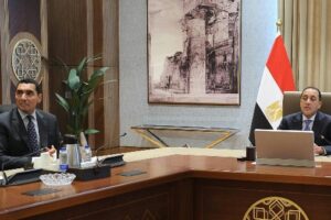 رئيس الوزراء يعقد اجتماعاً مع وزير الشباب لمناقشة قضايا القطاع قبيل مؤتمر أكتوبر