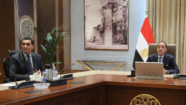 رئيس الوزراء يعقد اجتماعاً مع وزير الشباب لمناقشة قضايا القطاع قبيل مؤتمر أكتوبر