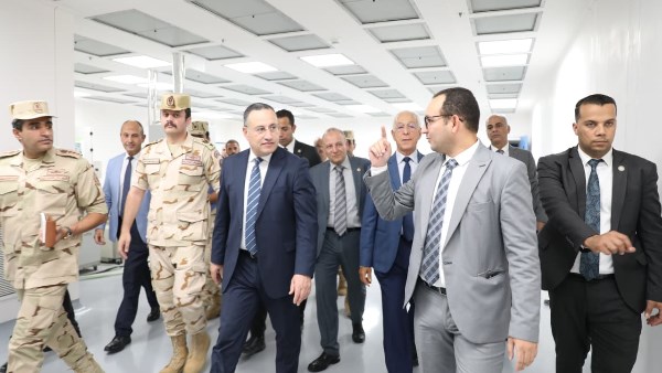 وزير التعليم العالي يقوم بزيارة للجامعة المصرية اليابانية لمتابعة المشروعات التعليمية والبحثية الجديدة