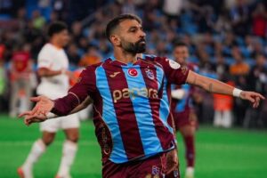 صلاح يعود للتألق بتسجيل هاتريك مع طرابزون سبور بعد غياب 4 سنوات
