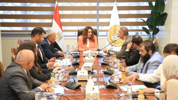 وزيرة التنمية المحلية تستعرض احتياجات المواطنين والملفات الخدمية مع نواب من 7 محافظات