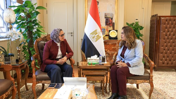 وزيرة التنمية المحلية والبيئة تستعرض مع محافظ الوادي الجديد مستجدات المشروعات التنموية والخدمية
