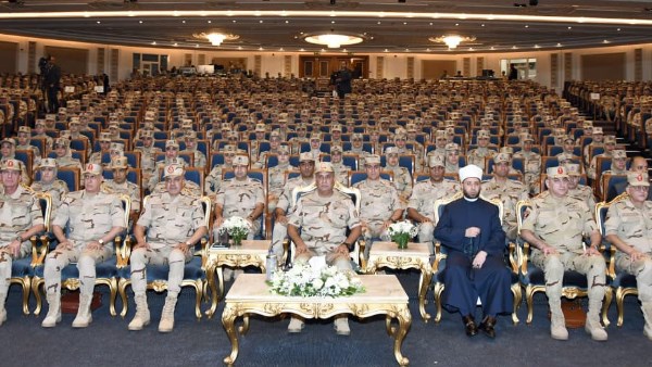 وزير الدفاع يزور كوادر التمريض العسكري في القوات المسلحة