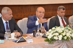 وزير الطيران يكشف عن استثمارات بمليارات الدولارات وتحديث الأسطول خلال لقائه بالصحفيين