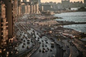 ارتفاع درجات الحرارة في أول أيام الخريف حيث يسجل القاهرة 33 درجة والرطوبة مرتفعة نهاراً
