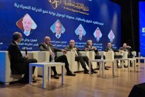 الحفني يؤكد أهمية الطيران في دعم نمو الحركة السياحية خلال مشاركته في «منتدى الأهرام للسياحة المصرية»