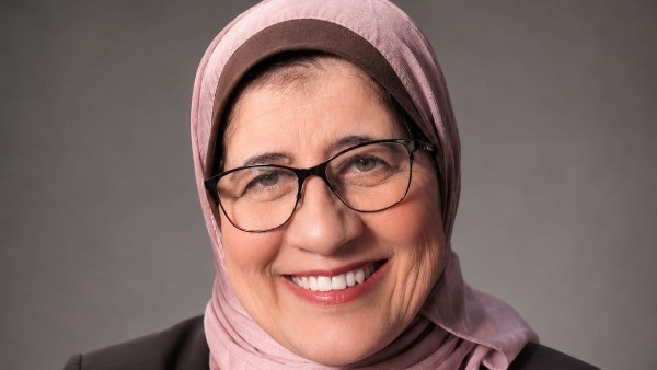 قومي المرأة يبارك للدكتورة أمل أمين نيلها جائزة Profound Award
