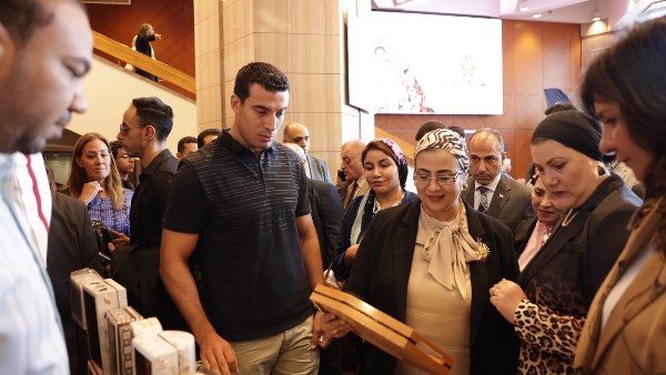 رئيسة المجلس القومي للمرأة تزور معرض ديارنا خلال فعاليات مؤتمر الهوية الوطنية
