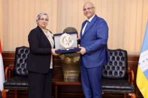 المستشارة أمل عمار تبحث مع محافظ الإسكندرية تعزيز التعاون في دعم وتمكين المرأة