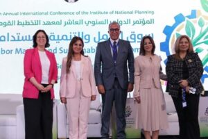 جلسة حوارية تناقش فرص وتحديات مشاركة المرأة في سوق العمل بمشاركة المجلس القومي للمرأة