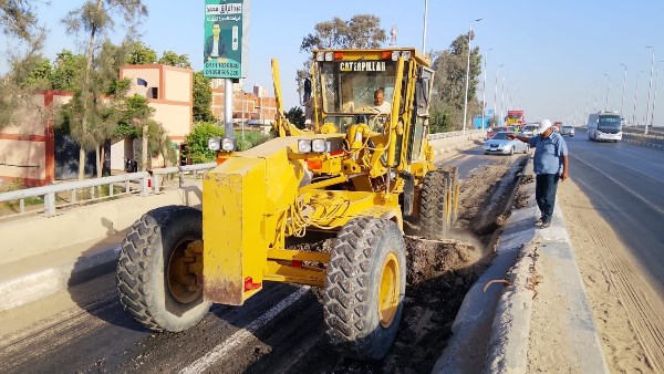 إتمام عملية إزالة الأسفلت المتضرر في طريق خدمة كوبري إيتاي البارود حسب تصريحات وزارة الطرق والكباري