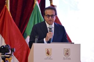 وزير الصحة يؤكد أن القصر العيني يمثل مركزاً مهماً للطب ويؤثر في جميع أنحاء العالم