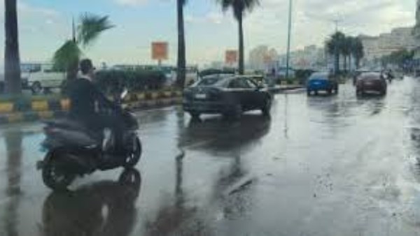 الأرصاد الجوية تعلن عن توقعات لأمطار وشبورة وانخفاض في درجات الحرارة اليوم السبت