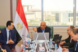 وزير الكهرباء يؤكد على أهمية مشروعات تحلية المياه في جذب الاستثمارات الأجنبية