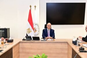 اجتماع بين وزير الري ورئيس شركة المقاولون العرب لمناقشة تقدم المشروعات المشتركة