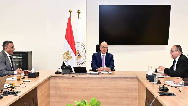 اجتماع بين وزير الري ورئيس شركة المقاولون العرب لمناقشة تقدم المشروعات المشتركة