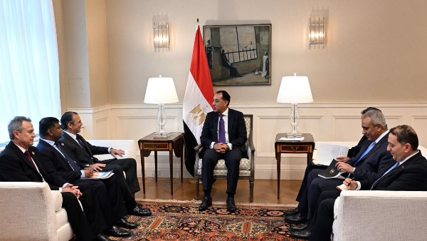 مدبولي يؤكد لشيفرون العالمية استعداد الحكومة لتوفير الدعم وفقاً لقوانين الاستثمار في مصر