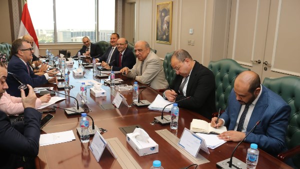 وزير الكهرباء ووزير التخطيط يناقشان استراتيجية مشروعات تحلية مياه البحر