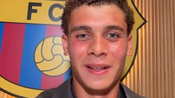 وسام أبو علي يبارك لحمزة عبد الكريم بمناسبة تجديد عقده مع برشلونة